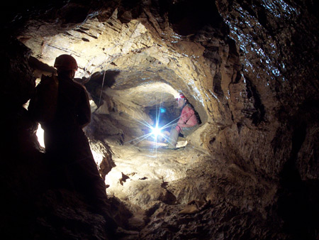 Couloir avant le siphon de la Cave